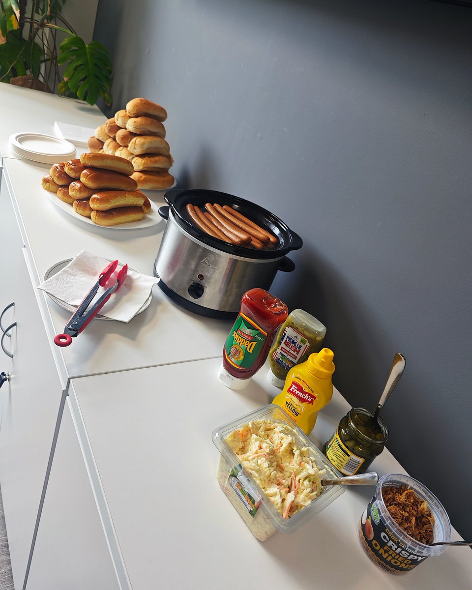 PDTsolutions's tweet image. 🌭 A tasty team treat at PDT!

While some say National Hot Dog Day falls in July, others mark it on 10th September and we were more than happy to jump on today’s excuse to fire up the hot dog station!

It was a great chance to bring the team together, enjoy some good food and add…