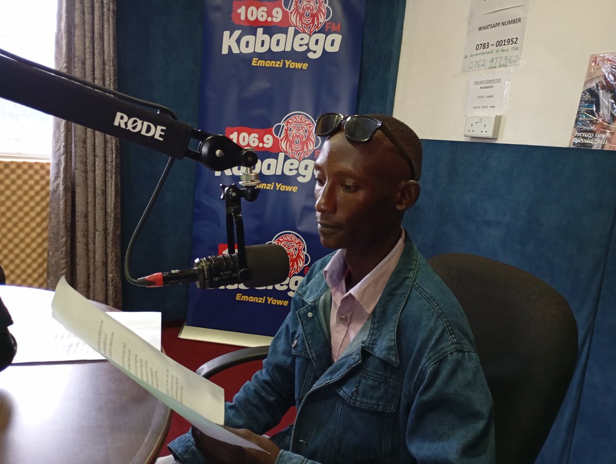 fmkabalega's tweet photo. SEASON 2, #Quarterfinals🔥🔥🔥
#Set4 !💃💃💃
#Agakwookya Runyoro News reading competition👌👌
Who makes it to the #Semifinals?💪💪💪
Join the fun💃, Give a verdict!👩‍⚖️👨‍⚖️

#Nezikukooka with @SharonKobusing5
#KabalegafmUpdates https://t.co/CfEtk67lpr