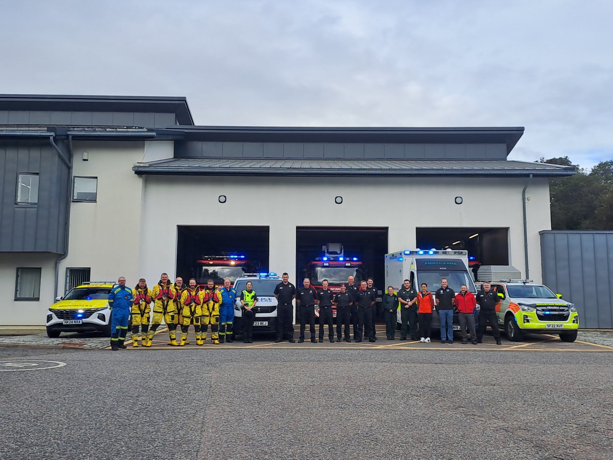 abewdhq's tweet photo. A fantastic attendance and display of local partnership working yesterday at Oban Community Fire Station, as @fire_scot, @Scotambservice, @PSOSArgWestDunb, @RNLI, @HMCoastguard  and @ObanMRT came together to mark and support National Emergency Services Day. #999Day https://t.co/NuXE0nFOpF