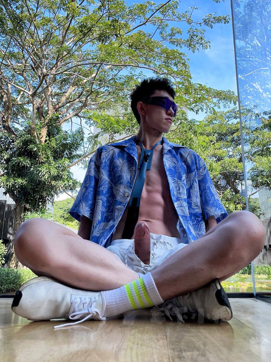 你的逼多久没被大鸡吧爱抚过了，喜欢弟弟吗，你哪里张开大鸡吧就立刻插进去打桩操。
约年上肉臀，来主动私聊。