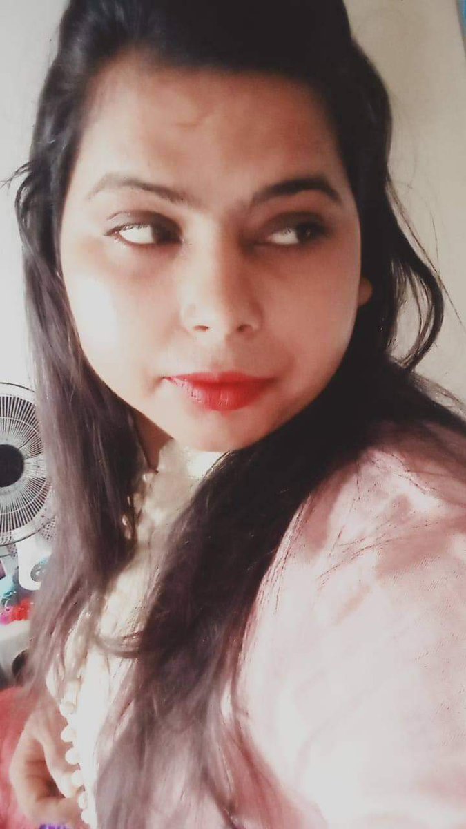 SonaSosa454's tweet photo. खैरात में मिली खुशी 
उन्हें अच्छी नहीं लगती ग़ालिब 
मैं अपनी दुखों में रहती हूँ नवाबों की तरह https://t.co/8z9zixbYPP