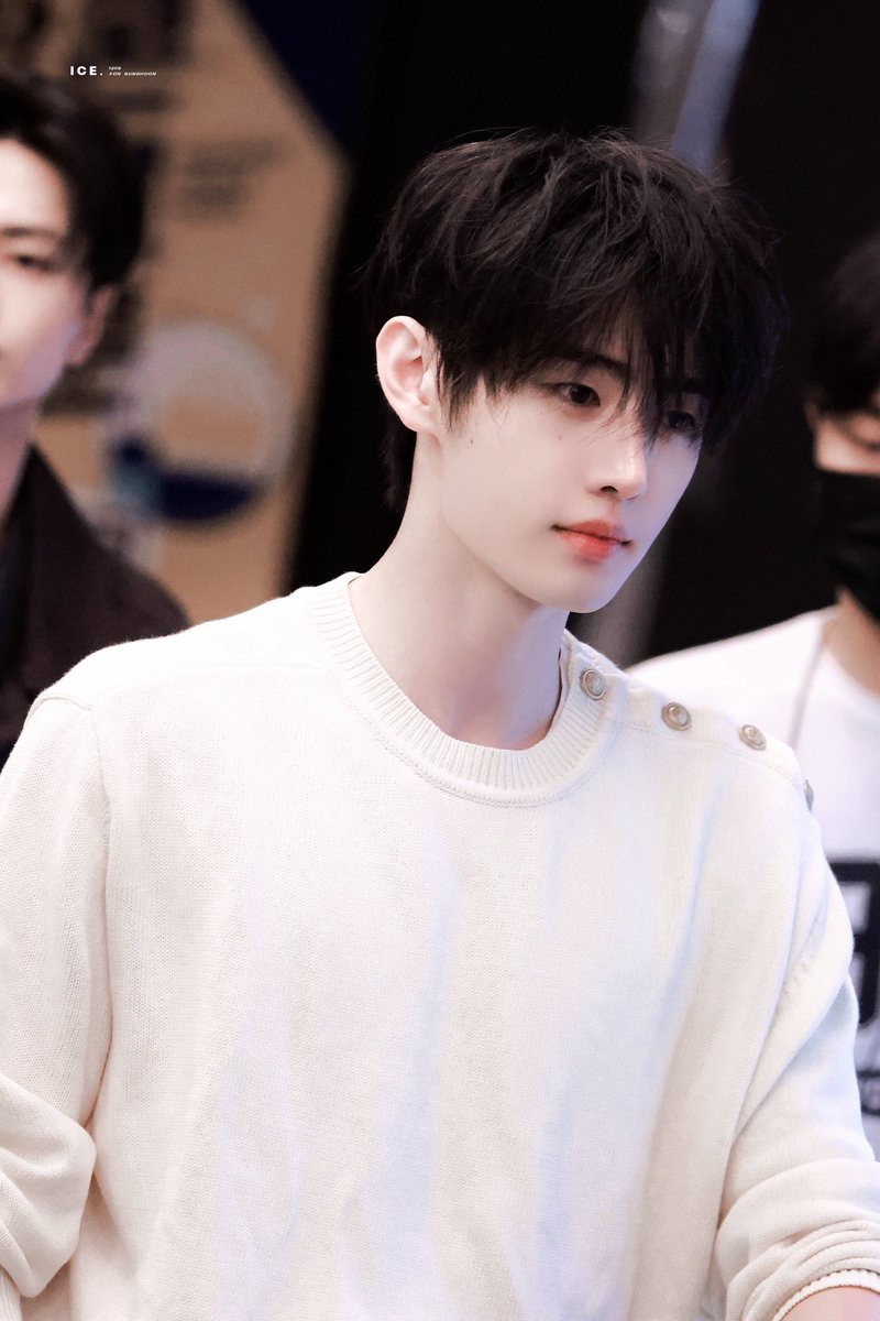 오늘 성훈이 너무예뻐서 지금 트리플악셀 뛰고싶은 심정