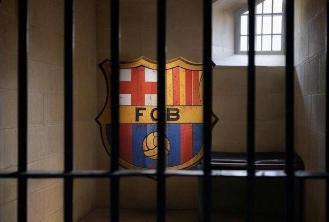 Se han jugado 3 jornadas y:

- Hay una diferencia de 9 tarjetas amarillas y 1 roja entre Madrid y Barça.

- Se juega media hora sin VAR y se aprovecha para pitar un penalti inexistente a Lamine.

- El Barça jugará en un estadio q no cumple los requisitos.

La Negreira League.