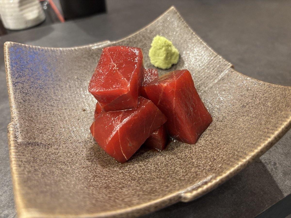 go_susukino's tweet photo. めしのすけ

海鮮や肉系から野菜まで和食メインに幅広いメニューが楽しめる居酒屋がオープン。

オススメは「自家製つくね」「本鮪のトリュフ醤油漬け」「生レモンサワー」。

一人で、団体で、デートで…誰と来ても恥ずかしくなく＆肩肘張らずな使い勝手の良いお店ですよ！（1/2） https://t.co/SJn4vXPZNF