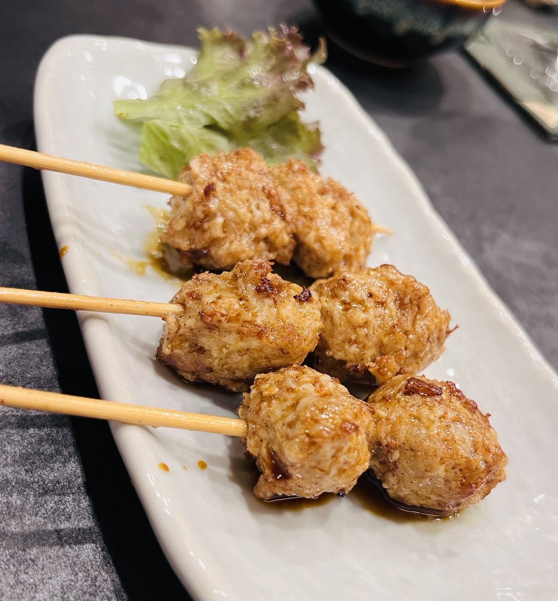 go_susukino's tweet photo. めしのすけ

海鮮や肉系から野菜まで和食メインに幅広いメニューが楽しめる居酒屋がオープン。

オススメは「自家製つくね」「本鮪のトリュフ醤油漬け」「生レモンサワー」。

一人で、団体で、デートで…誰と来ても恥ずかしくなく＆肩肘張らずな使い勝手の良いお店ですよ！（1/2） https://t.co/SJn4vXPZNF