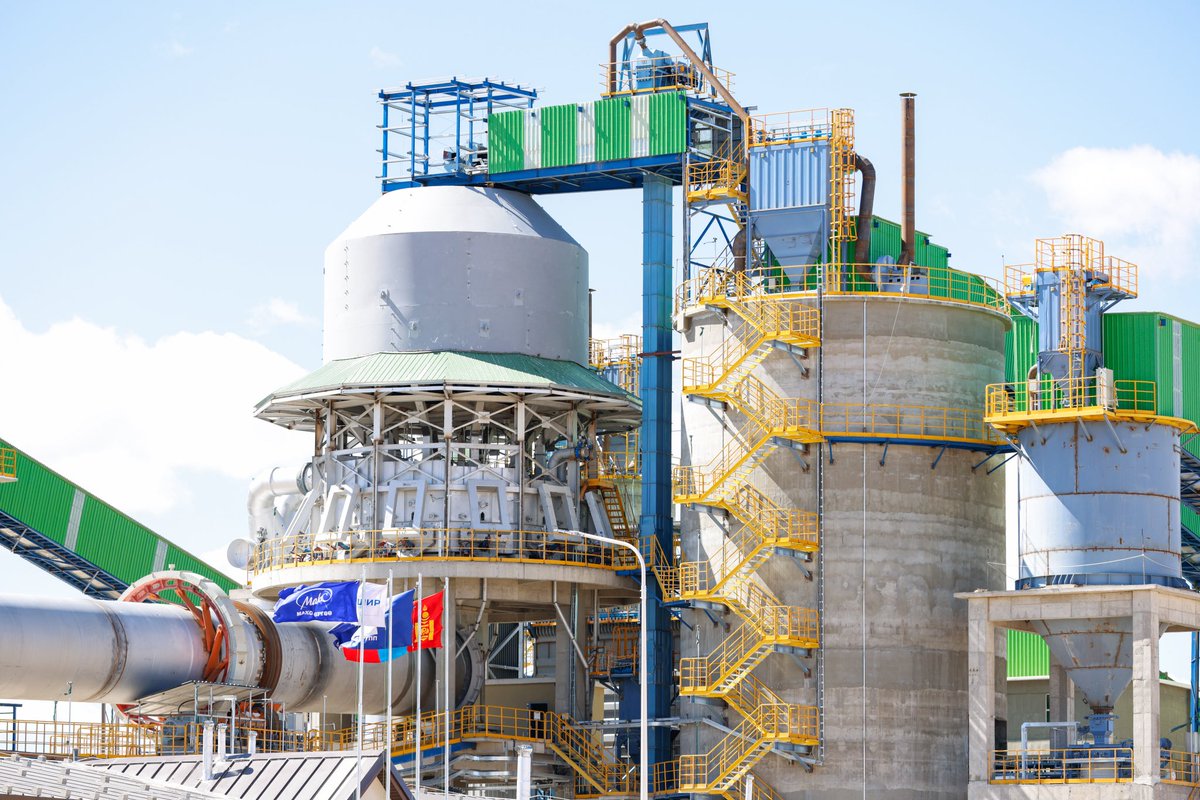 🏭Говь-Алтай аймаг Шохойн чулууны үйлдвэртэй болж, орон нутгийн төсвийн орлого жил бүр 5-7 тэрбум төгрөгөөр өсөх боломж бүрдлээ.  

🧑‍🏭 Дөрвөлжин ордыг ил аргаар олборлож, улсдаа анхны эргэх зуухтай технологийг нутагшуулж буй тус үйлдвэр Говь-Алтай аймагт 400 гаруй ажлын байр