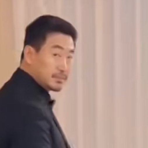 아니숏폼내리는데너무익숙한얼굴이