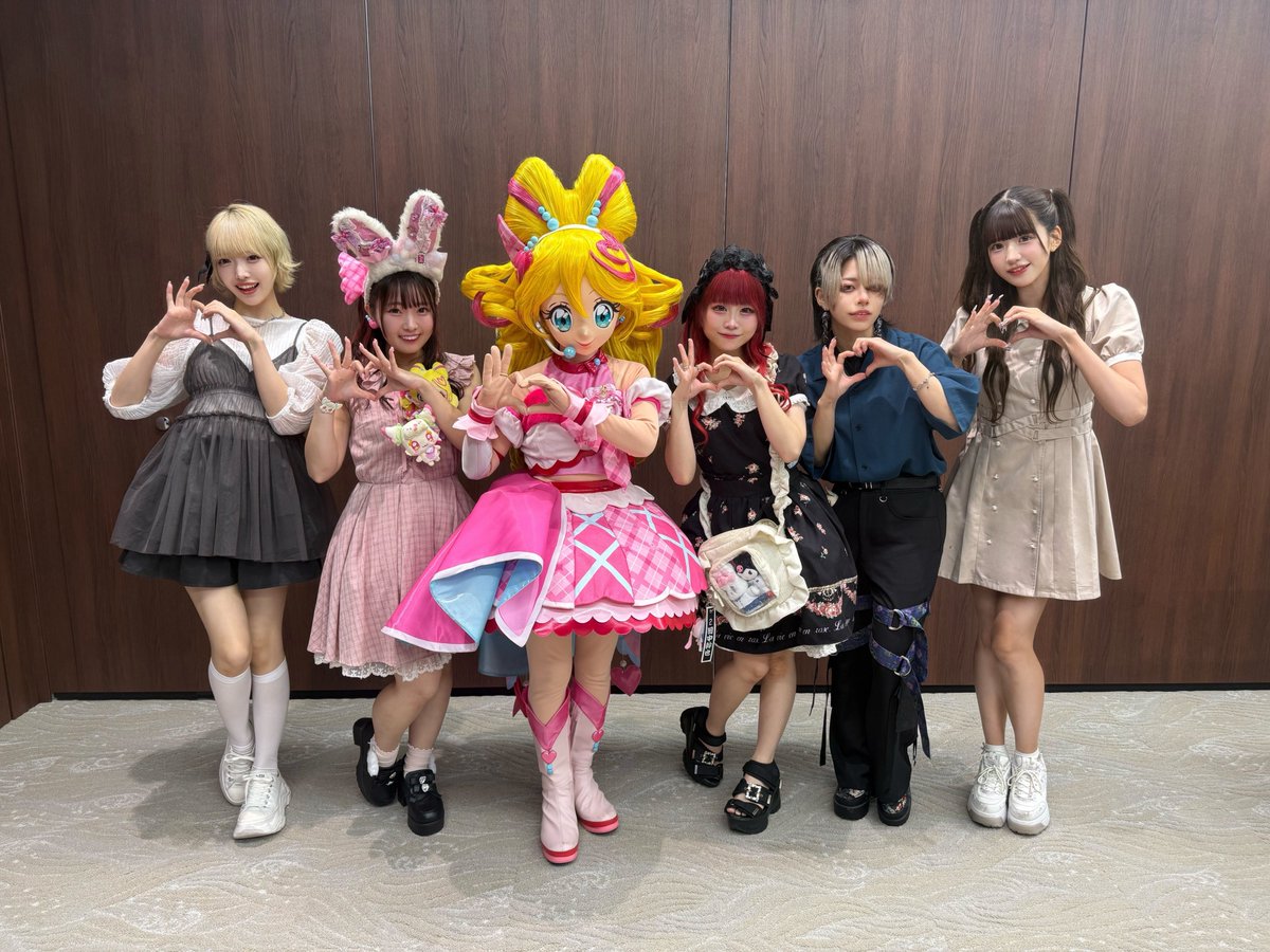 【公式】ふぇありーているず!6.4名古屋市公会堂ワンマン (@idol_fairytales) on Twitter photo 本日ふぇありーているず!は
『映画キミとアイドルプリキュア♪
お待たせ!キミに届けるキラッキライブ!』
の試写会に参加させて頂きました🫶
みんなキミプリ大好きなので終始大興奮❕
皆さんもぜひ劇場でご覧ください!
#映画キミプリ 9/12(金)公開です✨️
<a href="/precure_movie/">『映画キミとアイドルプリキュア♪ お待たせ!キミに届けるキラッキライブ!』</a>
#映画キミプリみたよ 本日ふぇありーているず!は
『映画キミとアイドルプリキュア♪
お待たせ!キミに届けるキラッキライブ!』
の試写会に参加させて頂きました🫶
みんなキミプリ大好きなので終始大興奮❕
皆さんもぜひ劇場でご覧ください!
#映画キミプリ 9/12(金)公開です✨️
<a href="/precure_movie/">『映画キミとアイドルプリキュア♪ お待たせ!キミに届けるキラッキライブ!』</a>
#映画キミプリみたよ