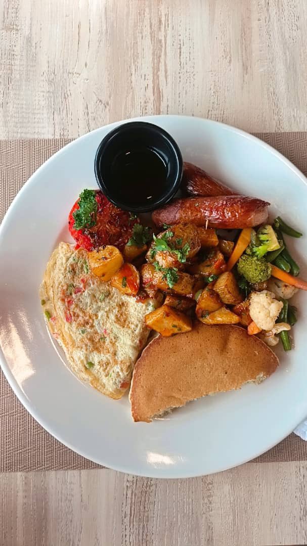 GillianNahwera's tweet photo. This plate is giving _main character energy_ 🍳☕ Big breakfast vibes, bigger smiles. 
Who wants a bite? 😍

Order with us on 
0773 850797
0700 882080
0775 129193 @AuleCafe256 
📍Naalya Total 2nd Floor
Opposite Quality Supermarket https://t.co/OJxT3RVpKR