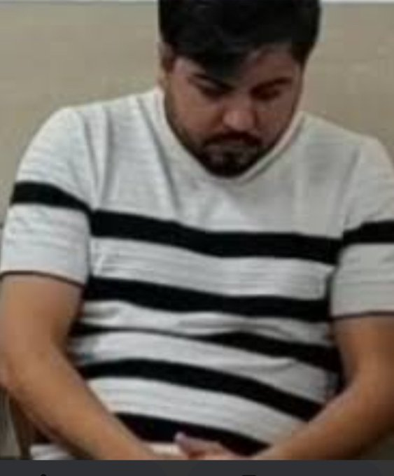 Sicanarif's tweet photo. @ilavetvAntalya Ulan bu adam başkalarının bakışlarını konuşuyor :) 
Hakan Fidan karşında olsa zaten bildiğin iki kelimeyi de unutacak adamsın>) 
Senin hakkından Zafer Şahin gelmiş düşün bu adam sana bir sıçan dedi adın öyle kaldı :)
Hakan Fidan dengin değil Arif :)
Senin cesaretini biliyoruz :) https://t.co/4MCCzHhgni