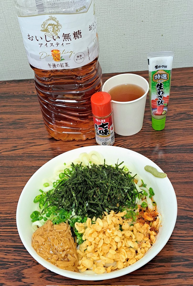 早い晩ごはん😋
明日から５連休なので
うどんを消費します！