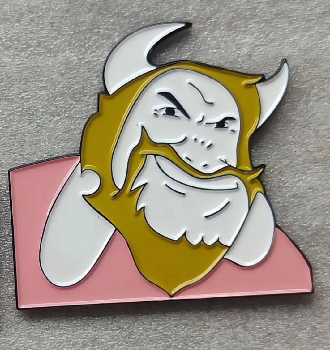 Would anyone be interested in BergenTRUCK pins? I'm planning to make a batch so I'm taking preorders month ahead to know how many to do ^^ 
couplecraftscz.etsy.com/listing/436679…
Part of the proceeds will go directly to the Deltarune meme fiesta fiend Triki-Troy who made this deepfried pinnacle