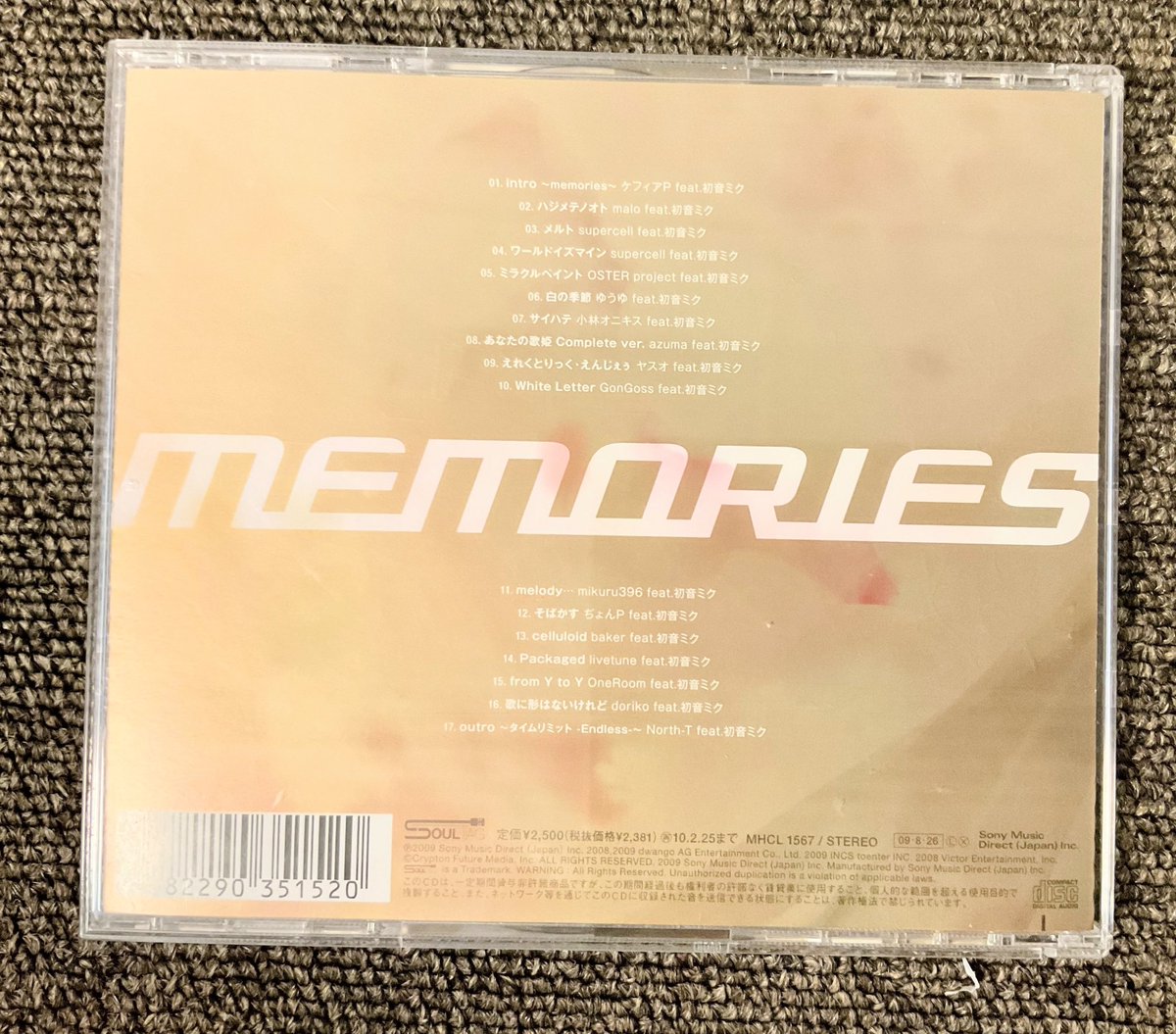 Shiyu_39's tweet photo. 今日ブックオフに行ったら、こんなアルバムがあったので買ってきました。
初音ミク２周年の時に出たアルバムだそうで、収録曲の火力がとんでもなく高い⋯ https://t.co/YNfx3CGnUk