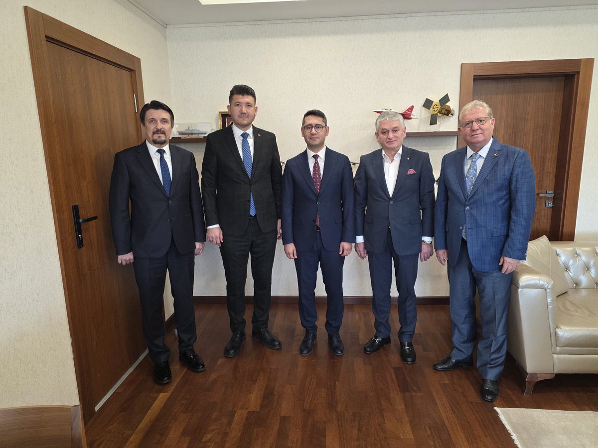 T.C  Sanayi ve Teknoloji Bakan Yardımcımız Sayın Muhammet Kasım Gönüllü’yü;  <a href="/tekirdagtso/">Tekirdağ Ticaret ve Sanayi Odası</a> YKB Cengiz GÜNAY  Borsamız YKB Osman SARI, <a href="/tekirdagnku2006/">Tekirdağ Namık Kemal Üniversitesi</a> Genel Sekreteri Gökhan SAYGI ve  NKÜ Teknopark Genel Müdürü Barış KOCABIYIK ile birlikte ziyaret ettik. <a href="/TCSanayi/">Sanayi ve Teknoloji Bakanlığı</a>