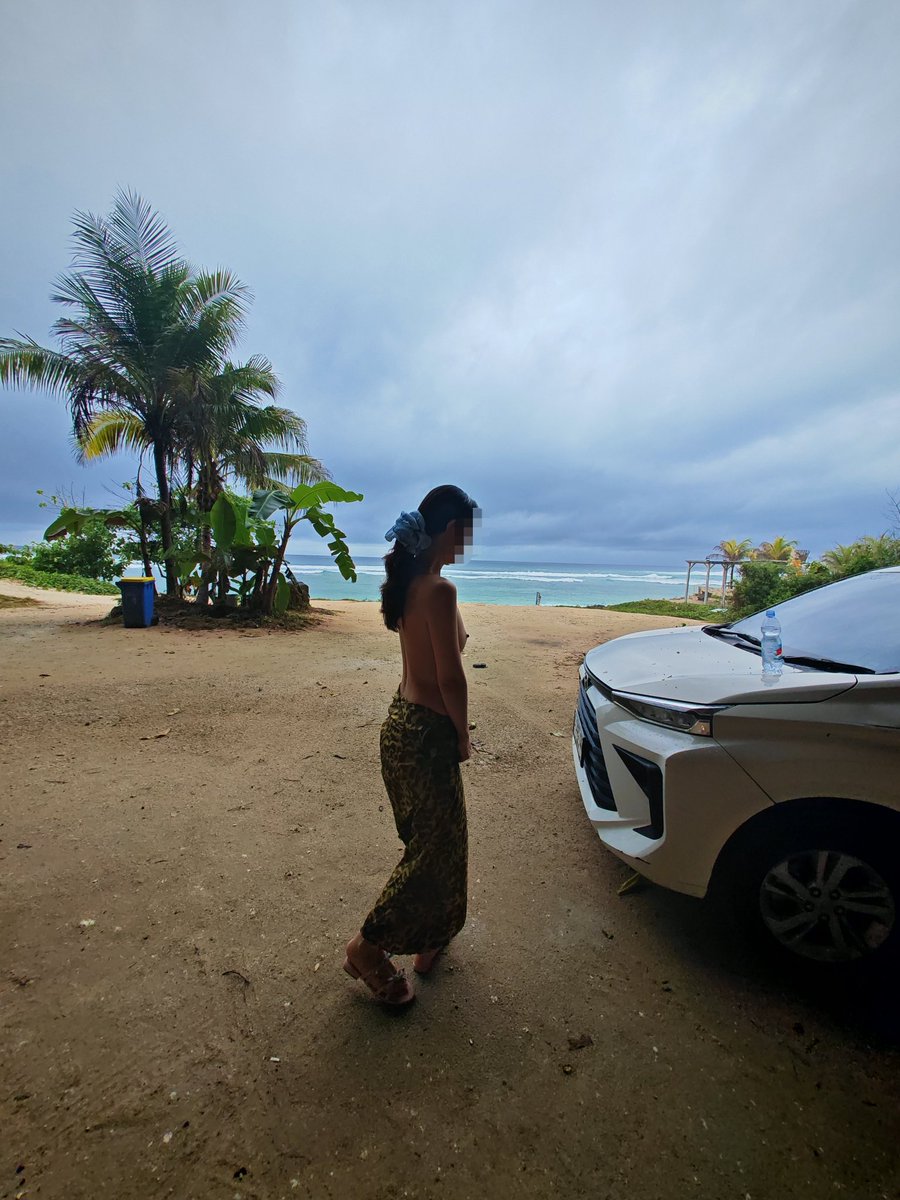今晚去Finns Beach Club，有偶遇的吗？老规矩，找到就给操。。。 https://t.co/CgIjPwjUYm