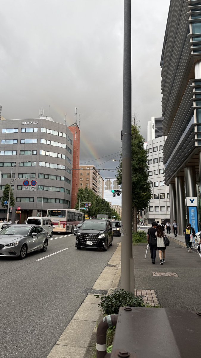 ayaneko_san's tweet photo. 博多で虹見れた〜！

最後に更新してたのまさかの去年の8月だったから1年もX更新してなかた…！笑

毎日見てるけど完全にROM専になっていた https://t.co/FiN0wRzlux