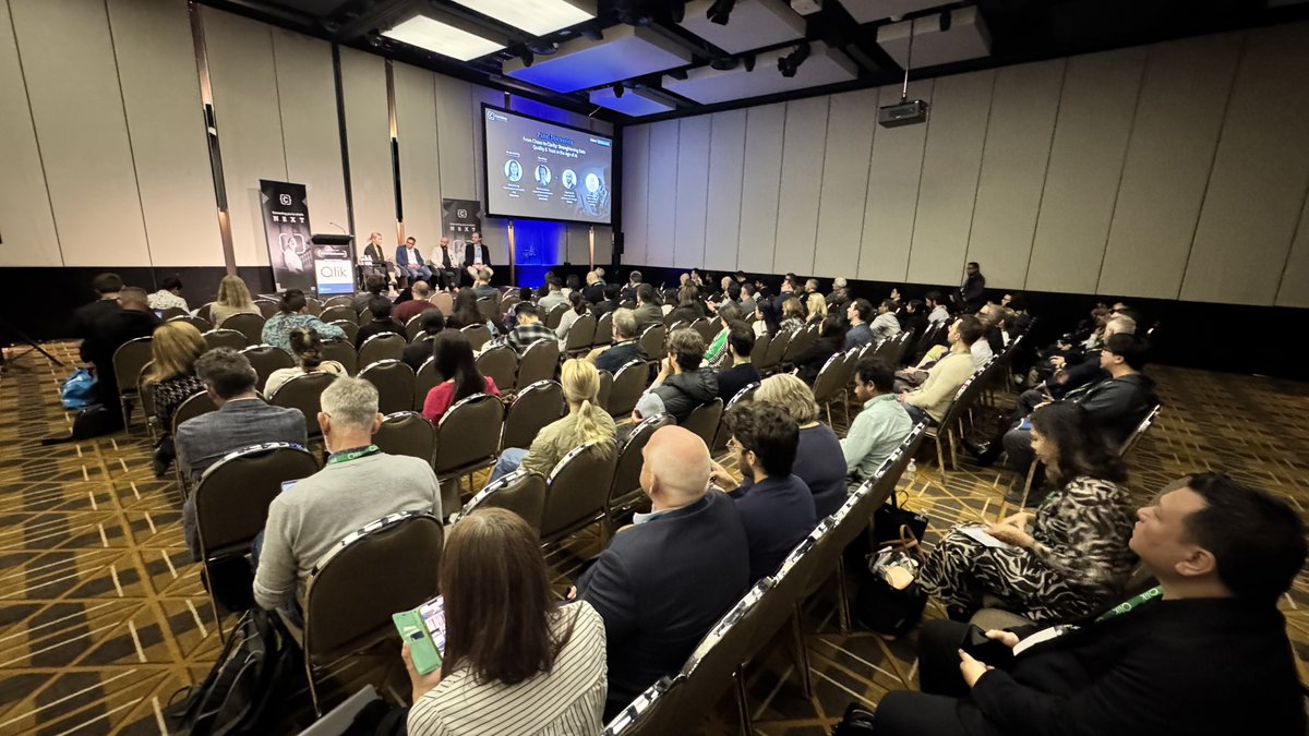 ataccama's tweet image. From chaos to clarity at @CoriniumGlobal's #CDAOMelbourne 🎤
Today at CDAO Melbourne, we joined forces with industry leaders to explore how to strengthen #dataquality and #datatrust in the age of #AI.
Moderated by our own Della Zhuang, the panel with Thomas Janssen…