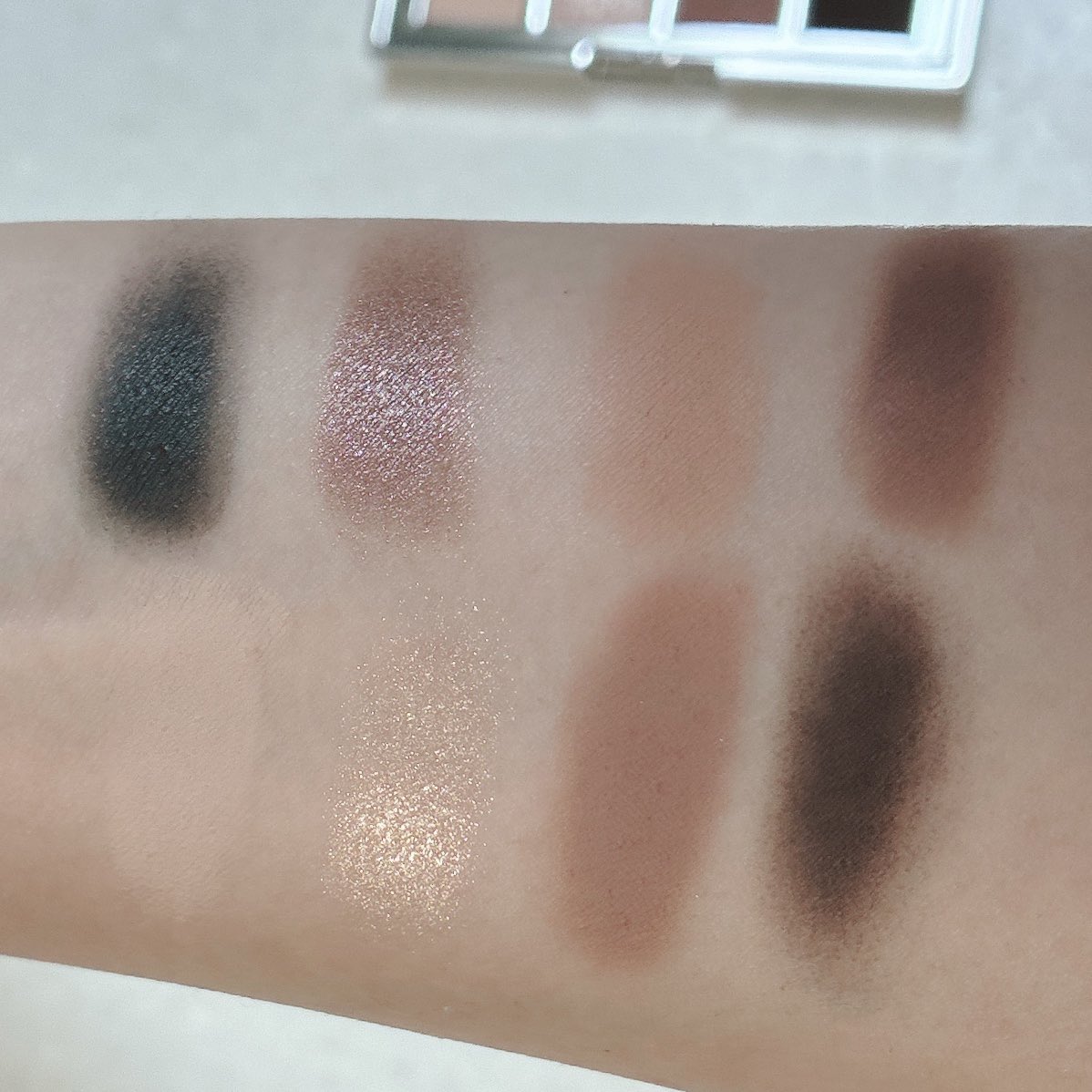Autumn56092259's tweet image. #PR #RISKY #EYESHADOW
RISKY
PIGMENT EYESHADOW PALETTE 
Soft Smoky
韓国のライジングコスメブランド
見たことなかったユニークなカラー感と高発色、高輝度ラメ、メイクが長持ちするよ☝️
かっこよくてオシャレな色の組み合わせのパレット✨