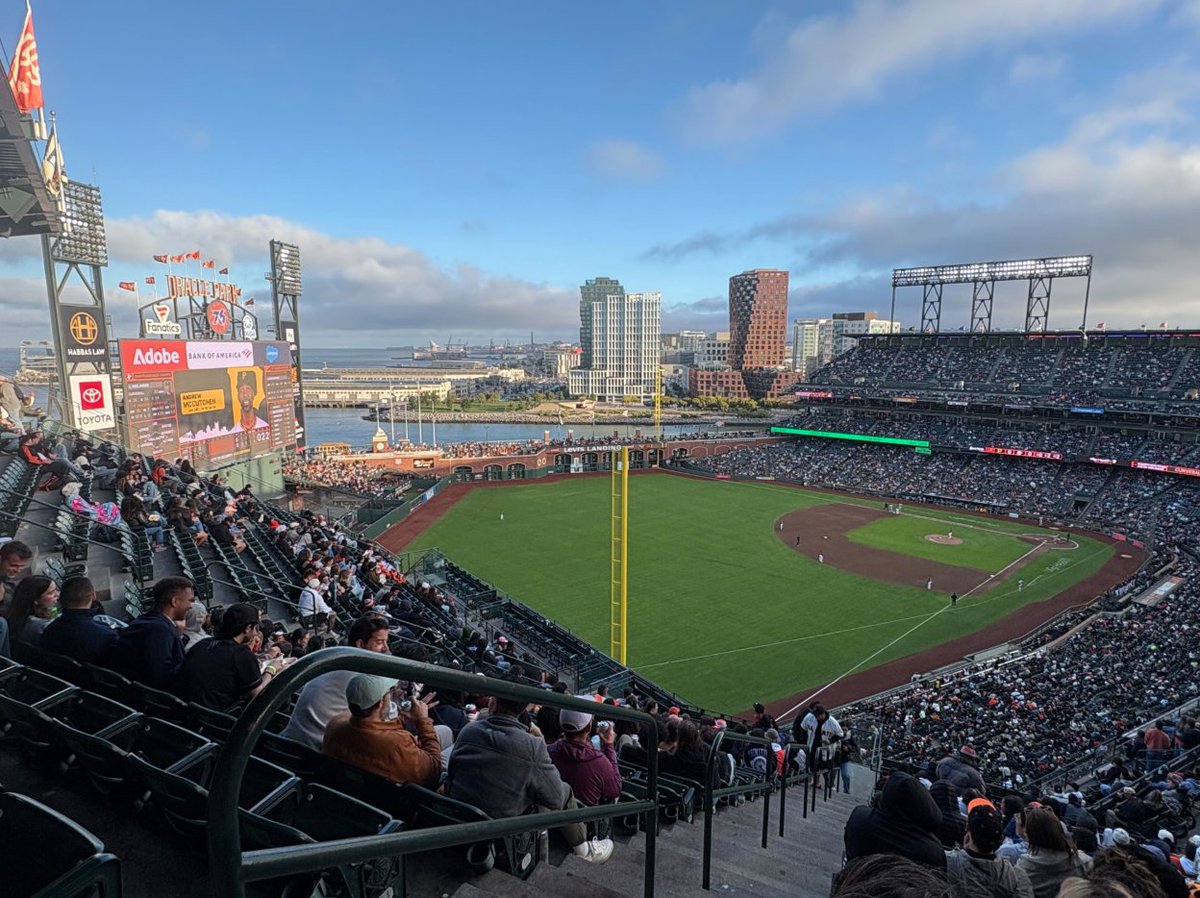 FastlyJapan's tweet image. 先日、アメリカ勤務のメンバーで野球観戦に行ってました⚾️🇺🇸

Fastlyでは、定期的に世界各国で社内イベントが行われています。実現してくれた皆さん、そして仕事の場でも交流の場でも Fastly を素晴らしい場所にしてくれている仲間に感謝します💙✨

#LifeAtFastly