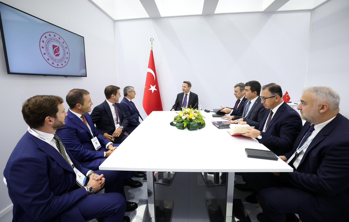aBayraktar1's tweet photo. GASTECH 2025 marjında Edison CEO’su Sn. Nicola Monti ile gerçekleştirdiğimiz ikili görüşmede bölgesel hidrokarbon ve elektrik projelerinde iş birliği imkanlarını değerlendirdik. Avrupa’nın arz güvenliğinde Türkiye ve İtalya arasındaki tamamlayıcı roller üzerine kapsamlı bir değerlendirme yaptık.