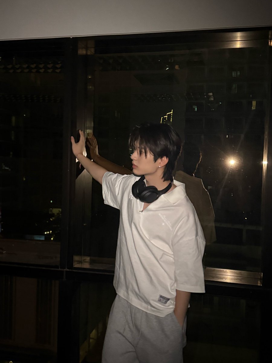 aston_lv's tweet photo. ขโมยเสื้อหน่อย @Chokunz_jkz 😁 https://t.co/Tvon3550hL