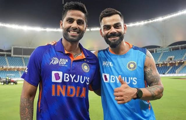 CricTech_X's tweet photo. 🎙️ Raj Shamani Podcast

Q: Who is the most disciplined cricketer in Team India?

Rinku Singh:
 "First Virat Kohli bhaiya and Suryakumar Yadav bhai." 👌🔥
#RinkuSingh #ViratKohli #SuryakumarYadav #Discipline #IndianCricket #AsiaCup2025 #CricTech #TeamIndia https://t.co/6Cwmgws9qV
