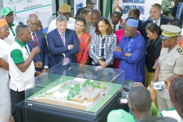Monafrique8's tweet photo. 🇨🇮La maquette du nouveau Centre culturel Jacques Bouaké. https://t.co/4zz9VV7cPK