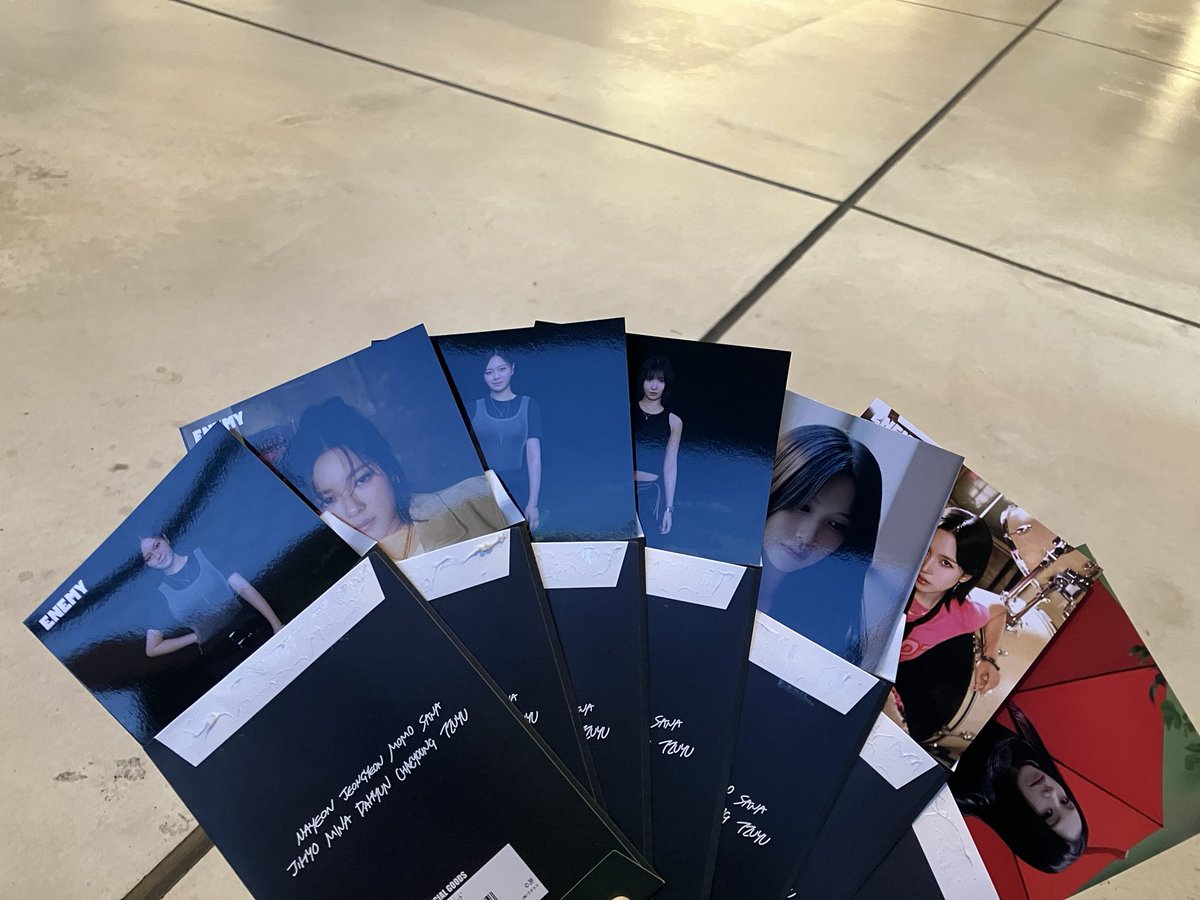 TWICE交換を探しております。
譲→写真の物　1万円トレカジヒョ
求→サナ、ツウィ、オール

※ただいま渋谷におります。
本日19時ごろまでは渋谷手渡し
それ以降郵送、または17日東京ドーム

#TWICE交換