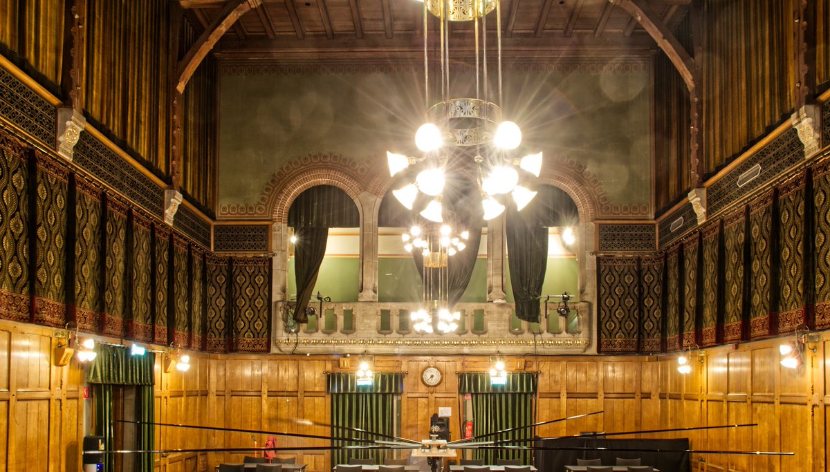 AUDIO EASE Altiverb 8のリバーブ・ライブラリに、🇳🇱アムステルダムのBerlage Zaalが加わりました。このホールは、建築家ベルラーヘによる最高傑作とも称されています。元々は商工会議所の会議室であり、厚手のカーペットは1903年のオリジナルのままで、今回のIRのサウンドにも大きく影響しています。