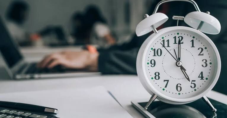 Türkiye, 2026'da haftada 4 gün çalışıp 3 gün tatil yapma uygulamasını deneyecek. (Sputnik)