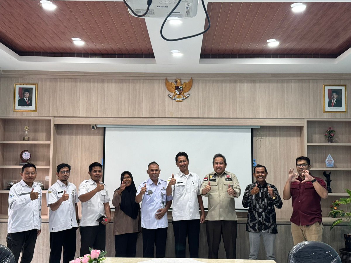 antown_darma's tweet photo. Rabu, 10 Okt 2025, Anton Sudarmanto, Luhkan Kab. Brebes, Kegiatan Pendampingan Pemeriksaan Substantif Permohonan Indikasi Geografis Garam Rebus  Brebes #Brebes @dkpjateng @YayanHikmayani @bppsdm_kp @brpbatpp_bogor @pusluh_bppsdm https://t.co/7yjGZySuLW