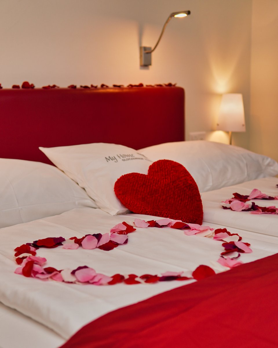 VERWÖHN-ANGEBOT FÜR VERLIEBTE

Erlebt unvergessliche Momente zu zweit im Herzen von Zürich! Unser exklusives Verwöhn-Special ist perfekt für Honeymooner oder besondere Anlässe.

Mehr Infos &amp; Buchung: glockenhof.ch/.../verwohn-sp…