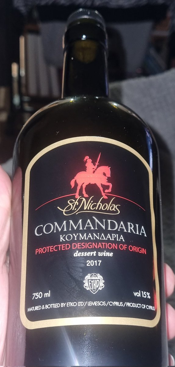 TsarHagrid's tweet photo. St Nicholas #Commandaria #DessertWine, #Cyprus.
Varietals #Mavro &amp; #Xynisteri.
Nose: Brown sugar, raisins, toffee.
Sharp, rich, sweet taste, fig jam, faintly tart.
Very fun.
#HagridDrinks https://t.co/4A647vZKQR