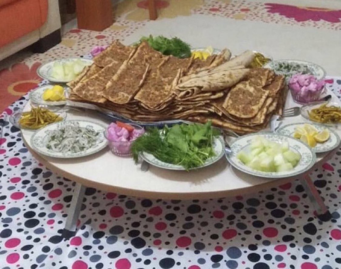 starbucksta kahve icip story atamadıgım için özür dilerim ben buyum kızım seni seven gariban bi konyalı