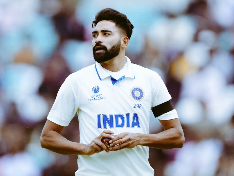 STKhan88's tweet photo. DSP साहिब आज खेल रहे हैं क्या?

#Siraj
#T20AsiaCup https://t.co/GBAhyP9mi9