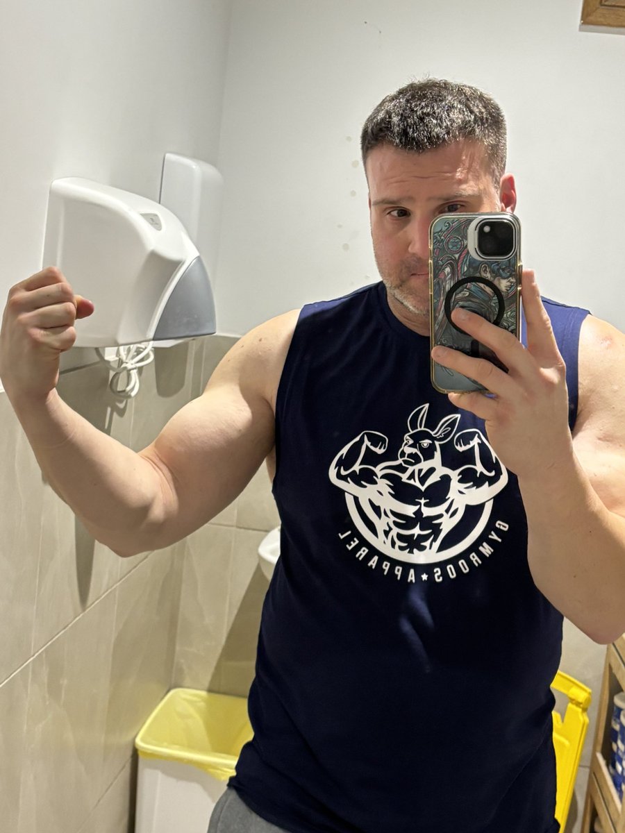 BeefyGymBro42's tweet photo. The pump was good tonight. Still on the road to becoming the best beefy bottom I can possibly be #gym #gymbro #beefybottom #workout https://t.co/rl8eK2fmAI