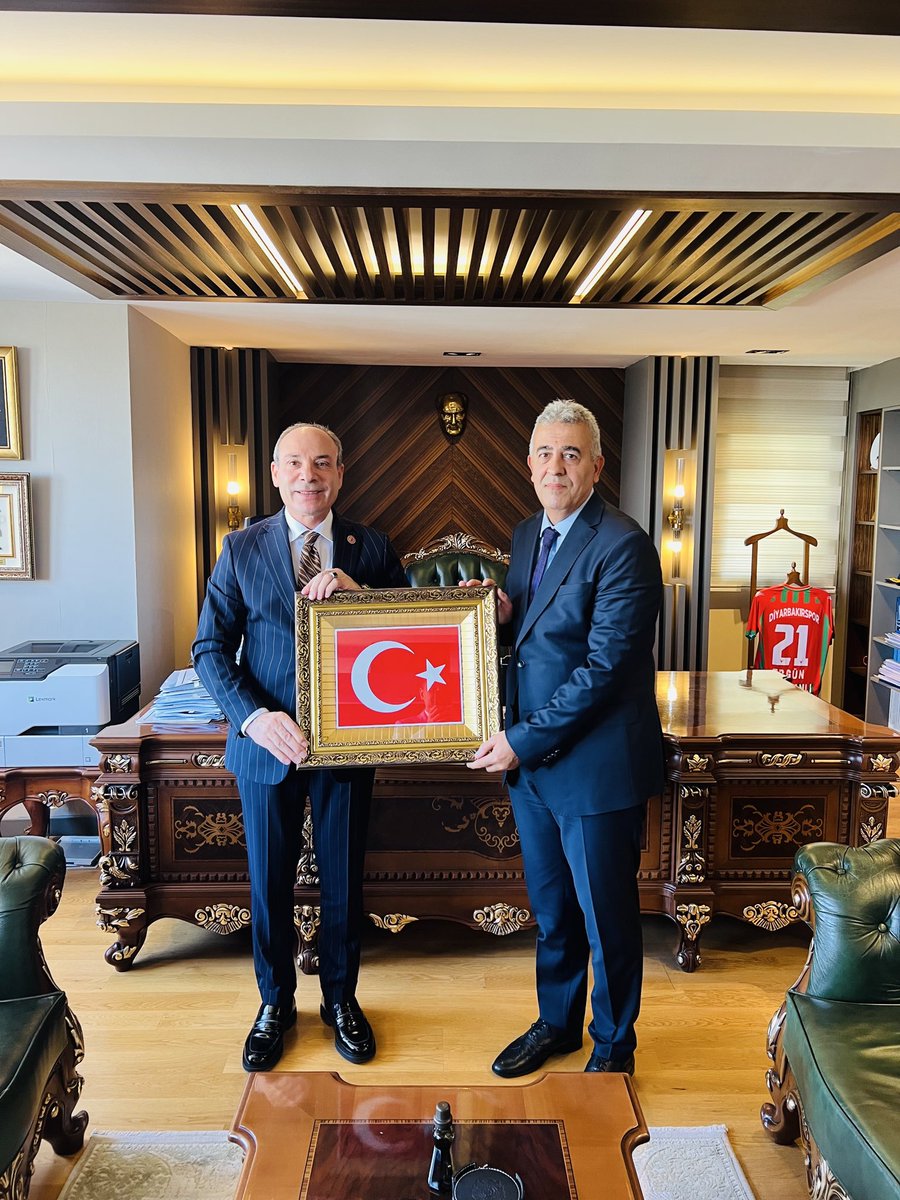 Her zaman Şehit ve Gazi Ailerimizin yanında olan Emniyet Genel Müdürlüğü Terörle Mücadele Daire Başkanımız değerli abim Sayın Ergün Dağıstanlı Başkanımı makamında ziyaret ettim. İlgi alaka ve desteklerinden dolayı kıymetli Başkanıma teşekkür eder, şükranlarımı sunarım.🇹🇷