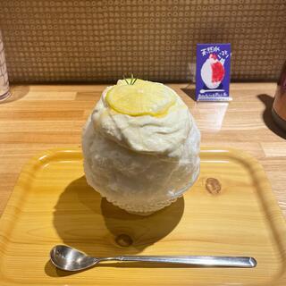 今日はかき氷レアチーズを食べてきました。中に🍓かキューイ何方入れますか？と聞かれたのでキューイって食べた事ないのでキューイをお願いしました。