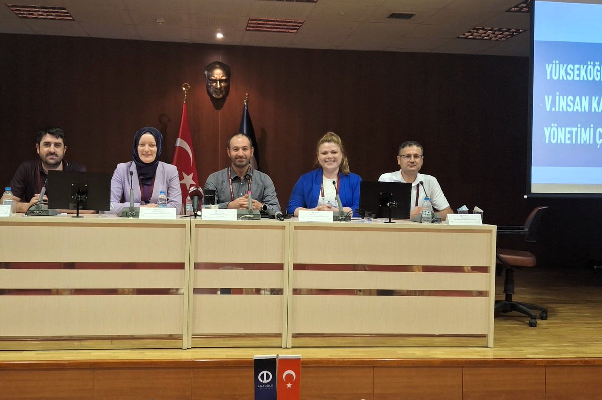 SubuOfficiall's tweet photo. 👔📝 Anadolu Üniversitesi ev sahipliğinde Eskişehir’de düzenlenen Yükseköğretimde 5. İnsan Kaynakları Yönetimi Çalıştayı’nda yer aldık.

Detaylar 👇
🔗 https://t.co/pGVDEWeG0u https://t.co/t3WHV5j6of