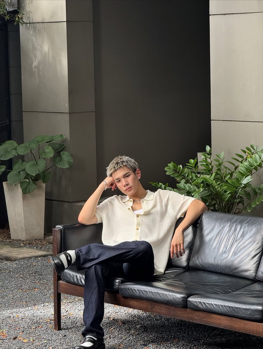 เป็นท่านั่งคิดมากที่หล่อที่สุด เท่าที่โฟ้ดแฟเคยเจอ🙂‍↕️

#Harpersbazaarsg #Chaumet
#TommyHilfiger #TommyFamily 
#Fourthnattawat #โฟร์ทณัฐวรรธน์