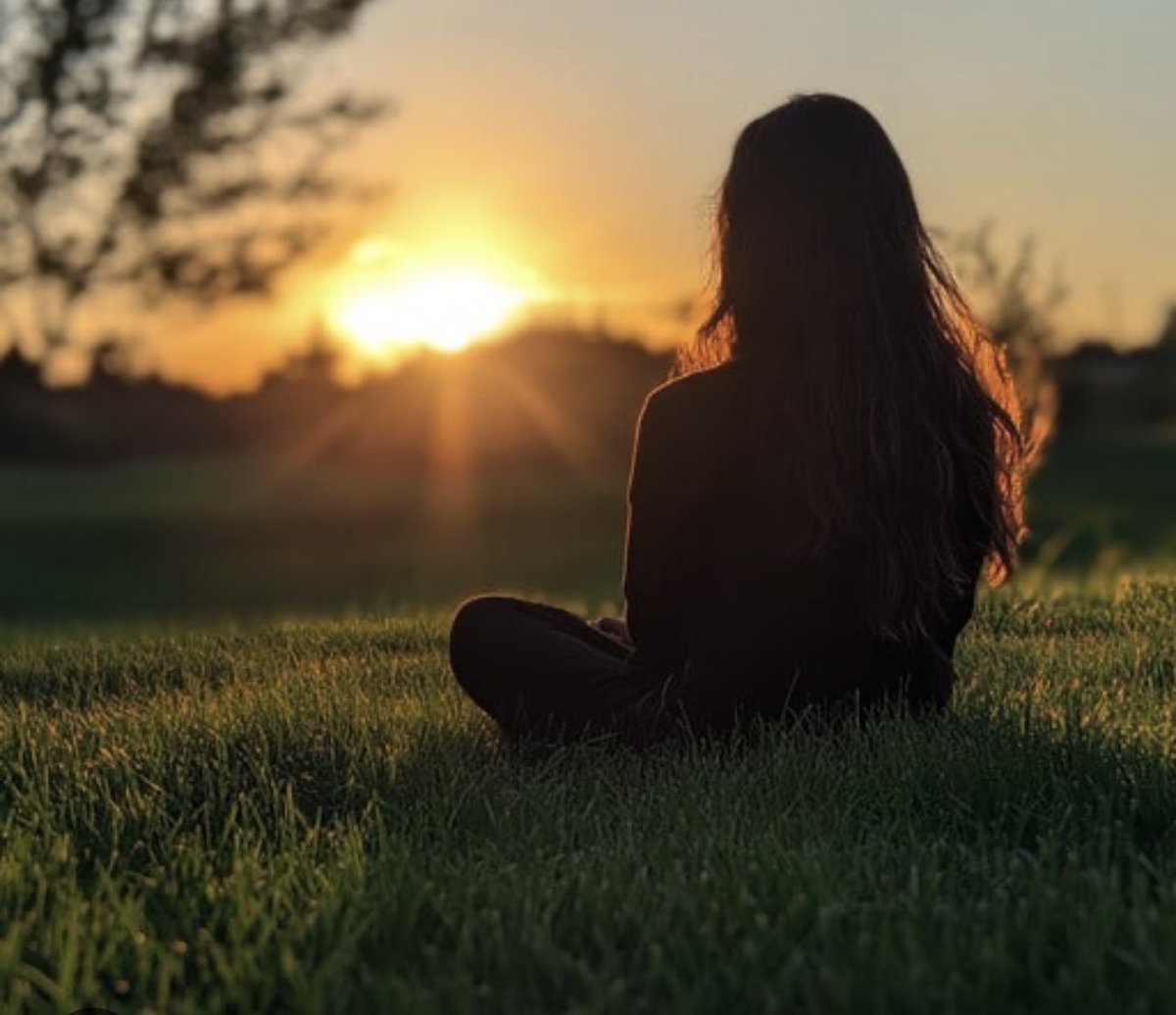 melanie_korach's tweet image. There will always be hard days, but there will always be good ones too. So keep your face to the sun and hold onto the glimmers of hope when days are tough, knowing that joy will return again. 🫶🏻 #StarfishClub
