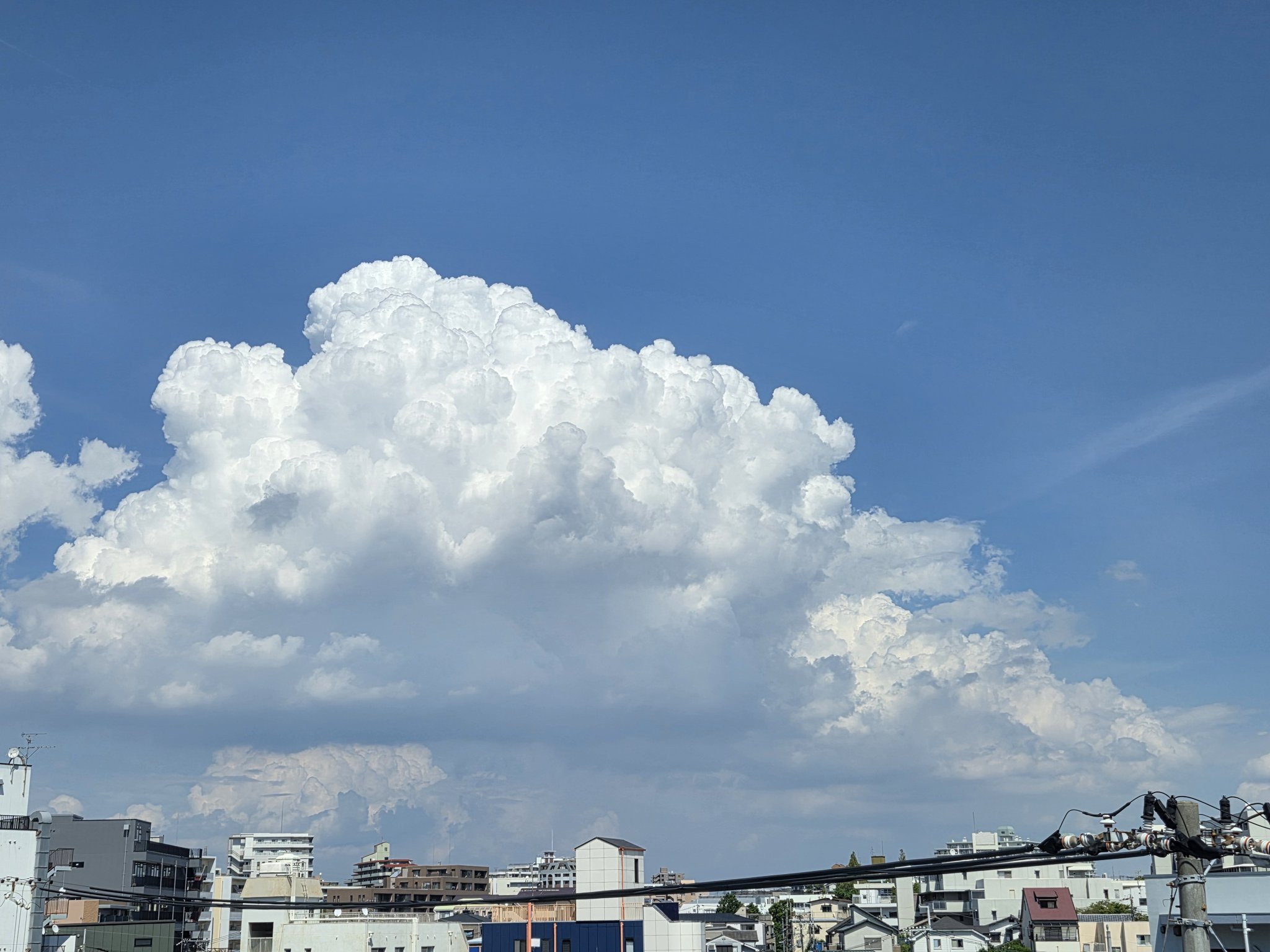 雲の顔 動画】雲の切れ間にハッキリと現れた人の顔！これは神の顔なのか