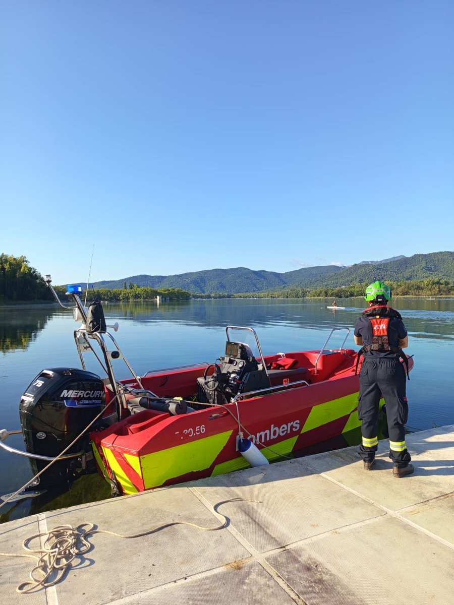 GEMBomberscat's tweet photo. Aquesta setmana estem cobrint el Campionat mundial de rem @wrmr2025  a l'estany de Banyoles amb personal #GEM embarcat en una embarcació del parc de Mora i els companys GRAE Sub #GEMBombers https://t.co/20RHSsUlFF