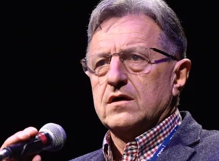 Mimogrede, trije svatje na zasebno-družinski poroki Gaber-Golob, ki jih mediji doslej niso omenili:
- Žiga Debeljak (SDH)
- Miha Butara (Slovenske železnice)
- in Tone Krkovič (Gen-I).