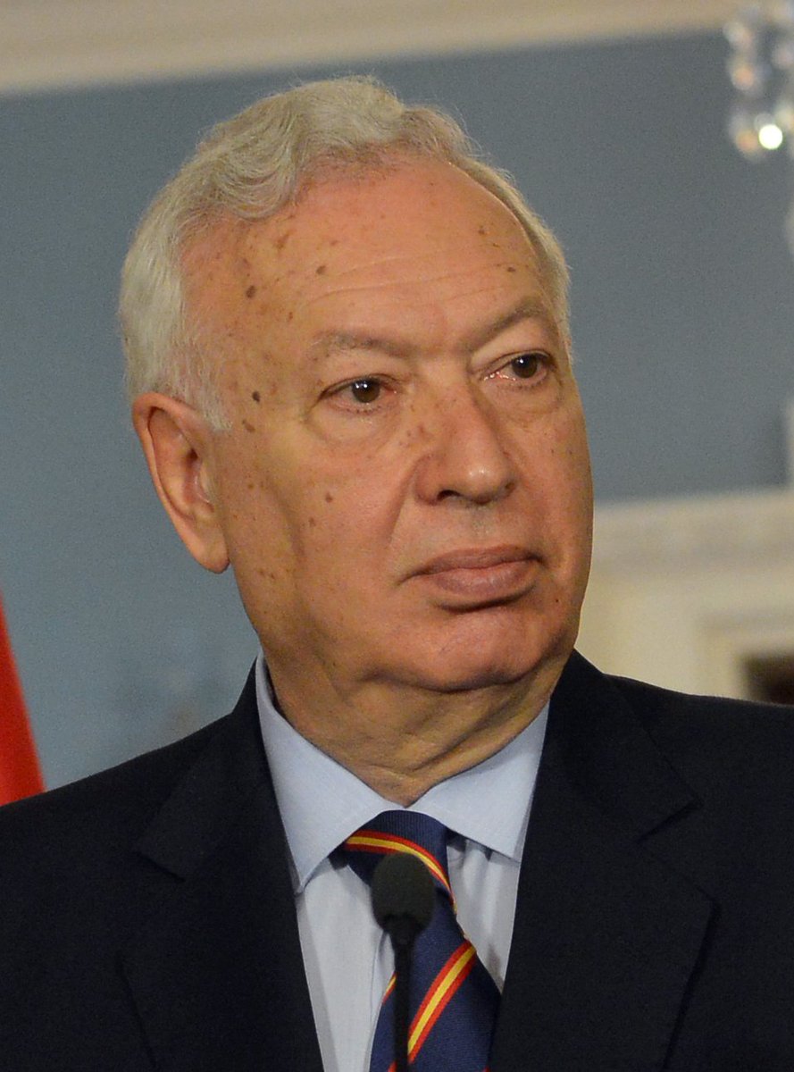 El exministro Margallo del PP ha vivido de la política 49 años, tiene 1,5M€ de patrimonio y es uno de los más habituales en el palco del Bernabéu con Florentino Pérez. Hoy ha fichado por Glovo, empresa condenada por explotación laboral.
