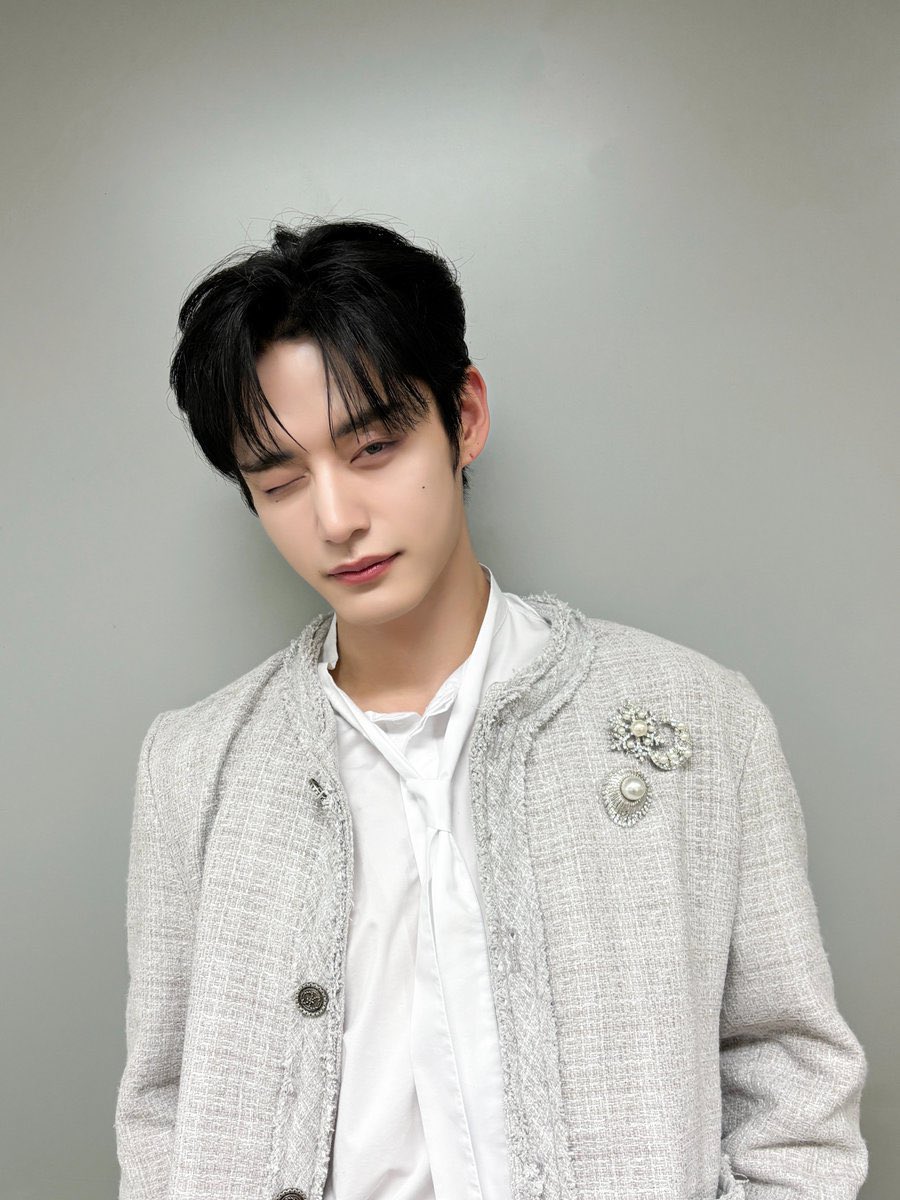 gkjw_'s tweet photo. [📢]

#KIMJIWOONG has been announced as the special MC for KBS Music Bank’s broadcast this coming Friday, September 12! Who is ready for the return of MC Woong? 🎤💙

🔗 https://t.co/JC05UHqOe9

#KIMJIWOONG #김지웅 #キムジウン #金地雄 #ZEROBASEONE   #ZB1   #제로베이스원 https://t.co/PIzsRFWpGT