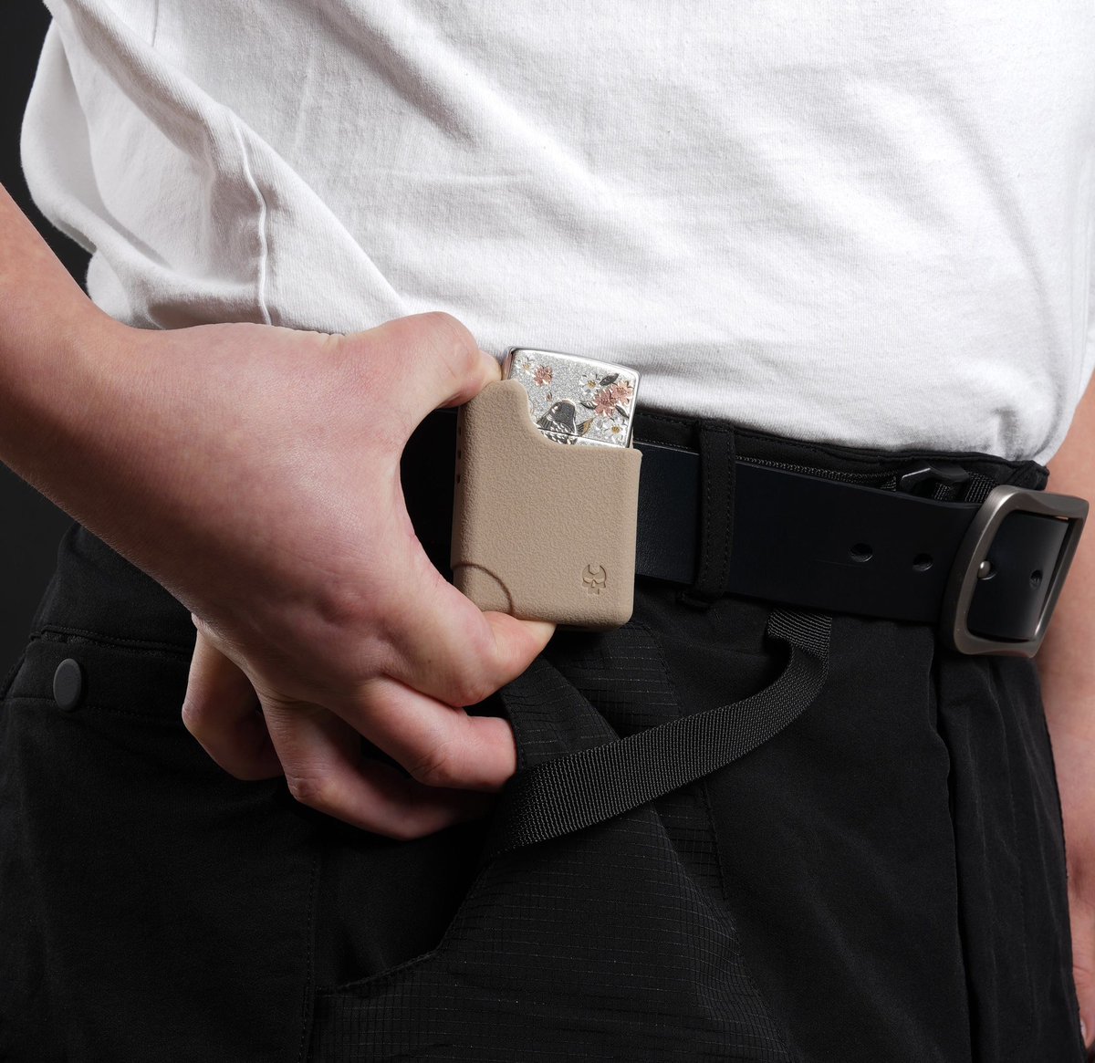 TACTICALGEEK_US's tweet image. TACTICAL_GEEK TX11 – Keep it close, keep it safe 👖💥
 Slide your lighter onto your belt and light up in style. 🔥💼
#tacticalgeek #edcpatch #zippolighter #edcorganizer #gear #edcgear #edc #zippokydex #everydaycarry #everydaycarrys #edcpouchs #zippo #urbancarry #zippoholster