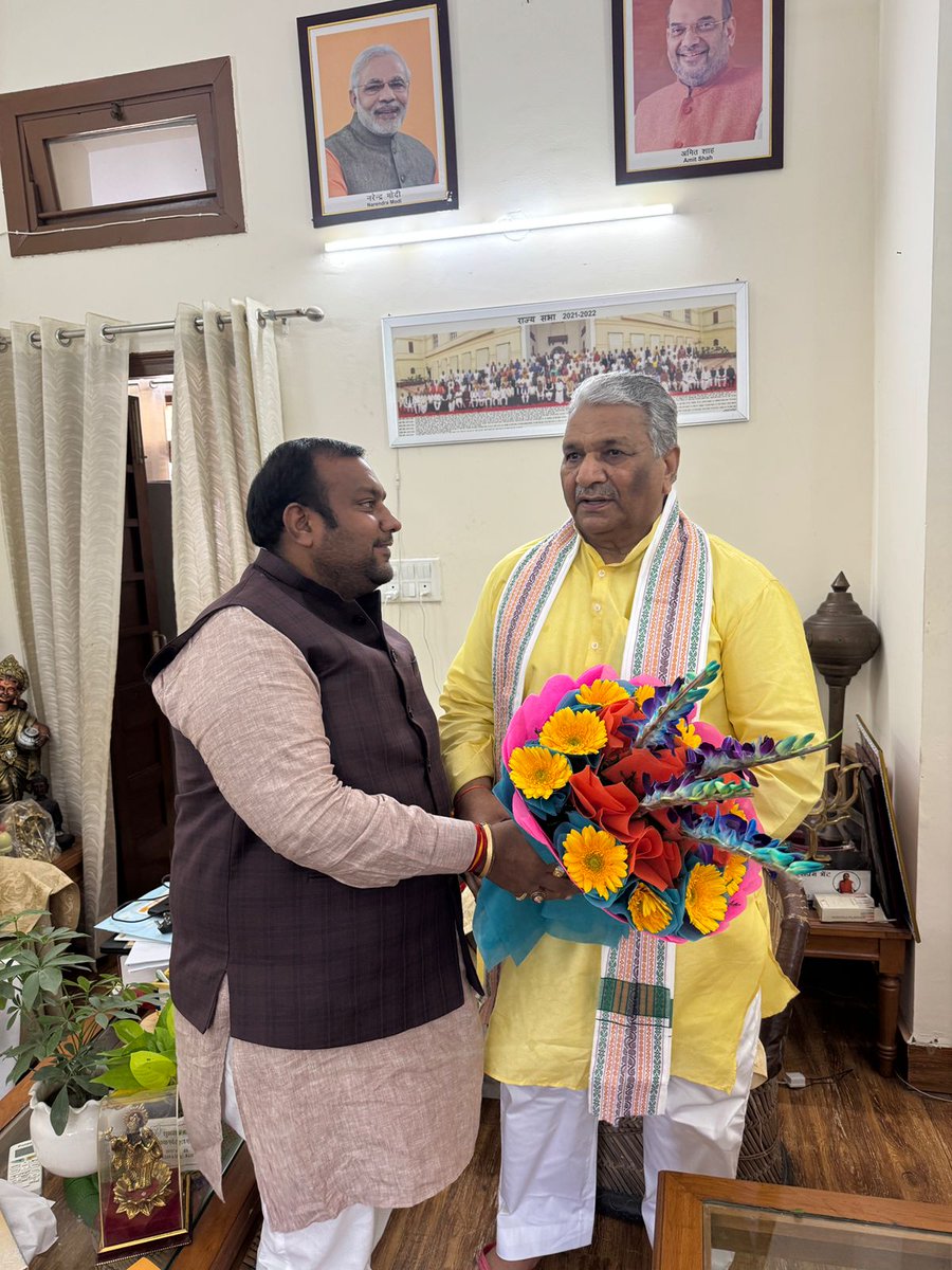 Rupeshjain4bjp's tweet photo. सरल और सहज व्यक्तित्व के धनी, भाजपा परिवार के वरिष्ठ सदस्य, पूर्व राज्यसभा सांसद एवं @BJP4Odisha के राज्य प्रभारी श्री @vijaypalbjp जी को जन्मदिन की हार्दिक बधाई और शुभकामनाएँ।

माँ मणिकेश्वरी से प्रार्थना करता हूँ कि आपको उत्तम स्वास्थ्य और दीर्घायु जीवन का आशीर्वाद प्राप्त हो। https://t.co/EU65Hh8hTk