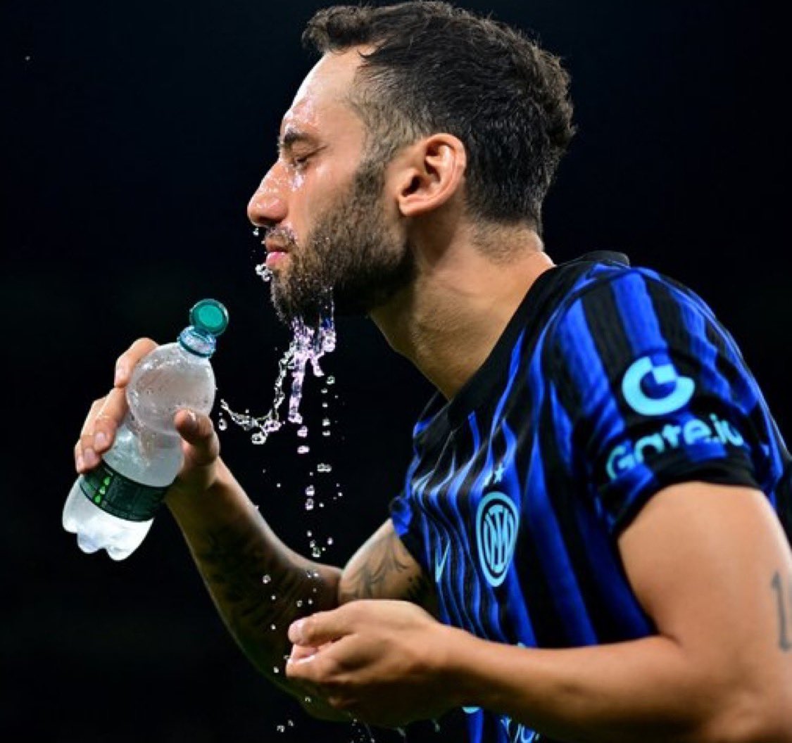 🗣 Uğur Karakullukçu: "Hakan Çalhanoğlu'nun Galatasaray'dan son isteği 4.5 milyon Euro maaş + bonuslar."