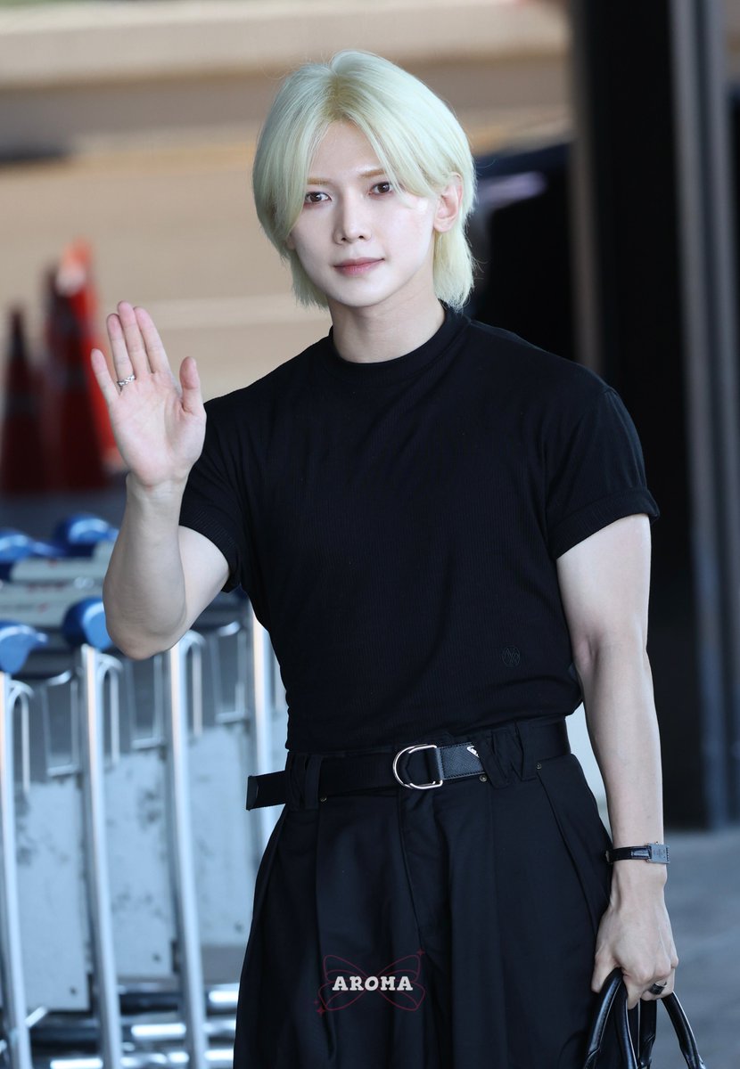 Dreamyeez615's tweet photo. 250910 출국 

✈️✈️✈️

#ATEEZ #YEOSANG 
#에이티즈 #여상 #강여상 #ヨサン https://t.co/gYQ2Q3pQ1g